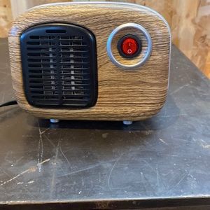 Super cute little heater!New w/ out box.